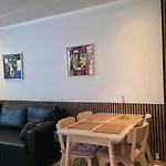 Centrally Located Townhouse In Quiet Surroundings בית נופש *