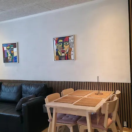 Centrally Located Townhouse In Quiet Surroundings Nyaraló *